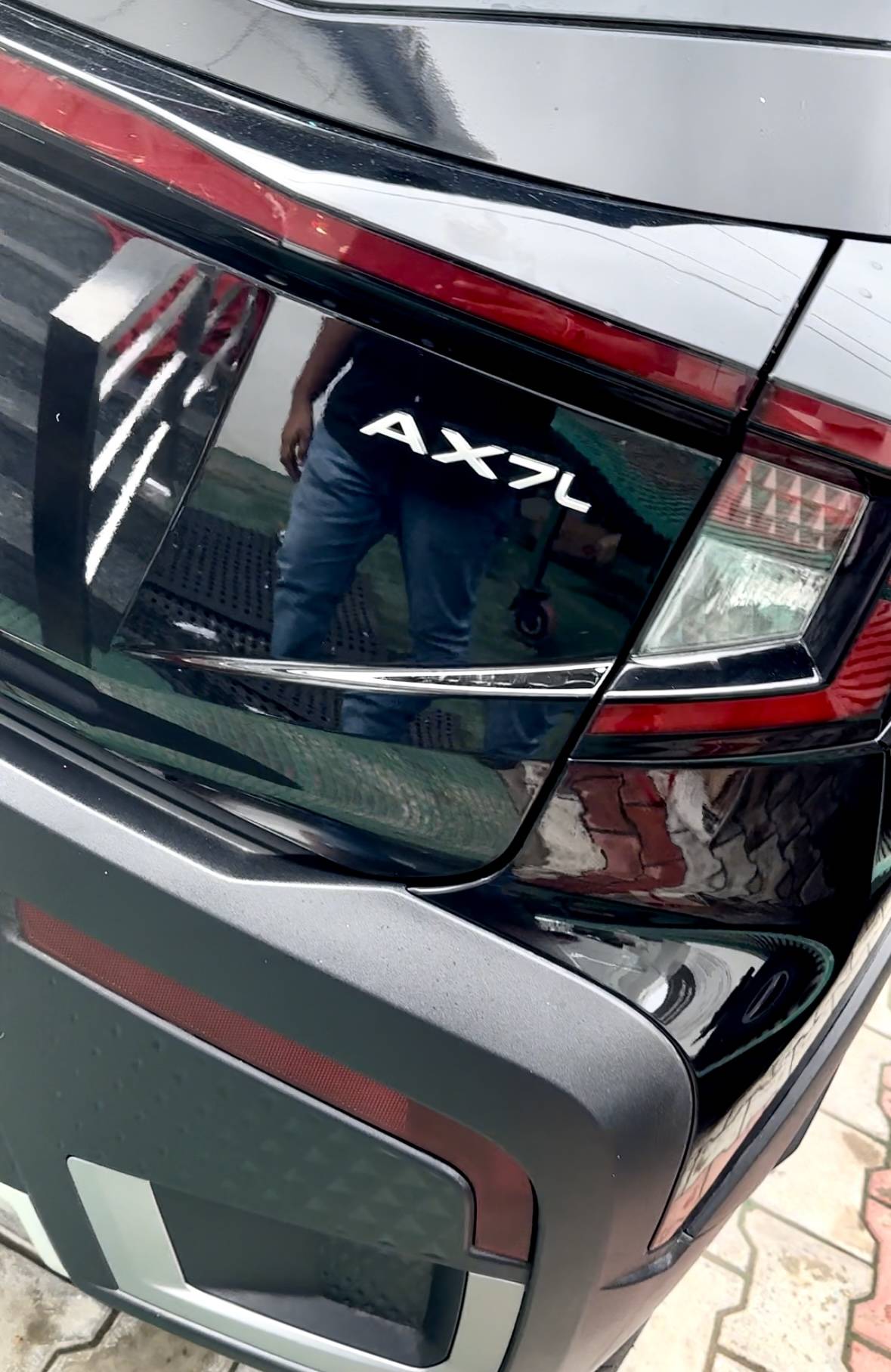 XUV3XO AX7L BADGE